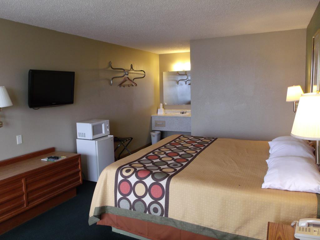 Budgetel Inn & Suites Butler Екстер'єр фото