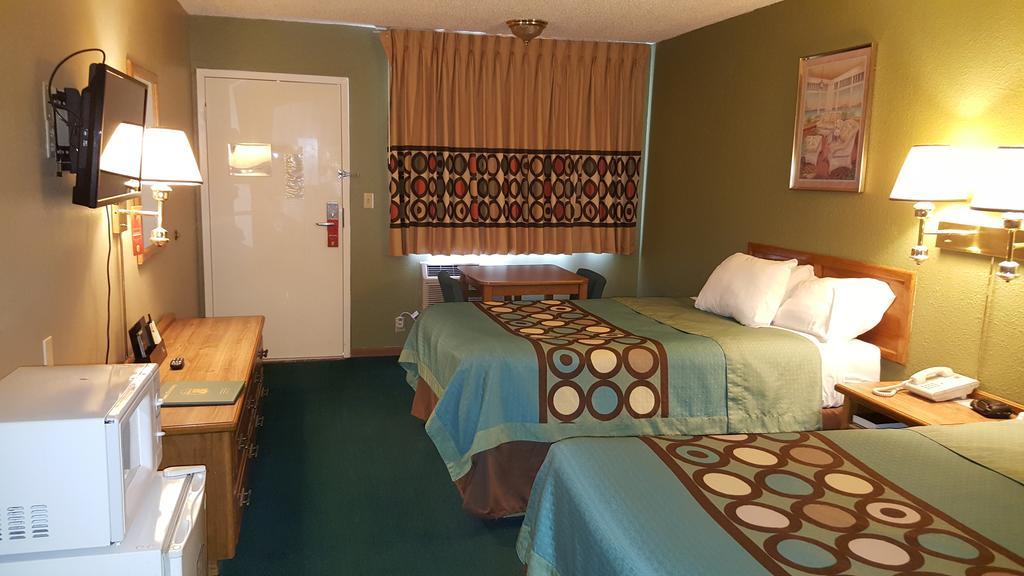 Budgetel Inn & Suites Butler Екстер'єр фото
