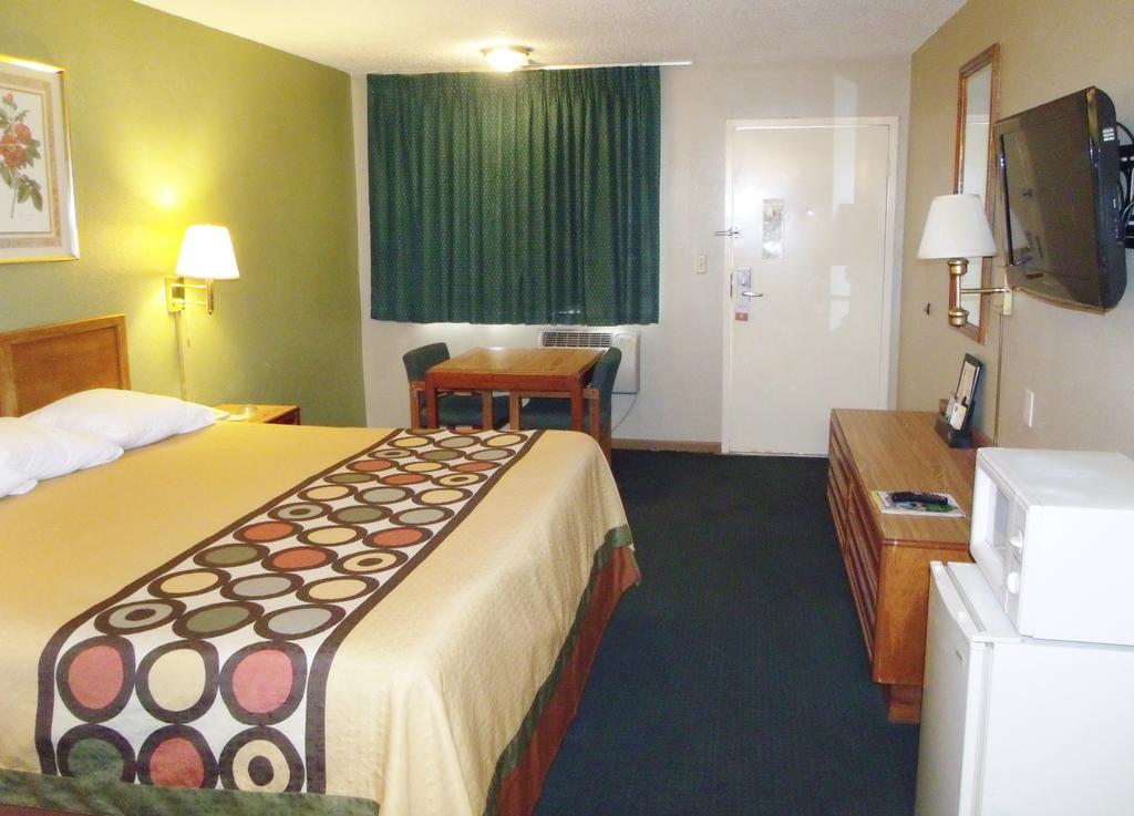 Budgetel Inn & Suites Butler Екстер'єр фото