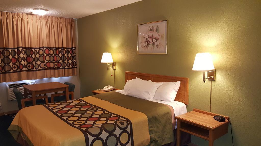 Budgetel Inn & Suites Butler Екстер'єр фото