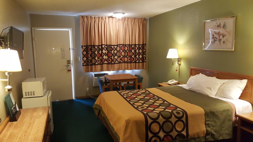 Budgetel Inn & Suites Butler Екстер'єр фото