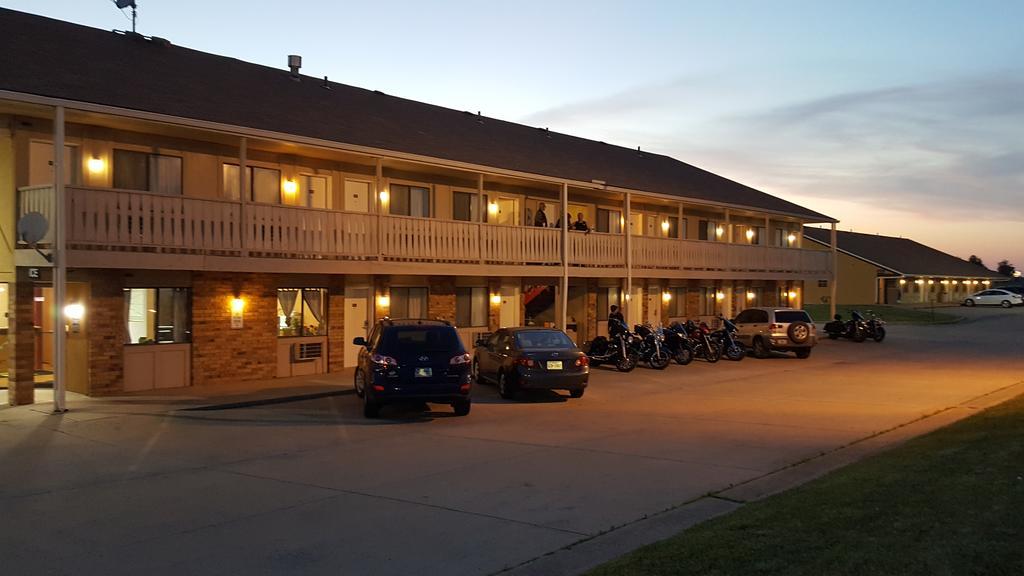Budgetel Inn & Suites Butler Екстер'єр фото