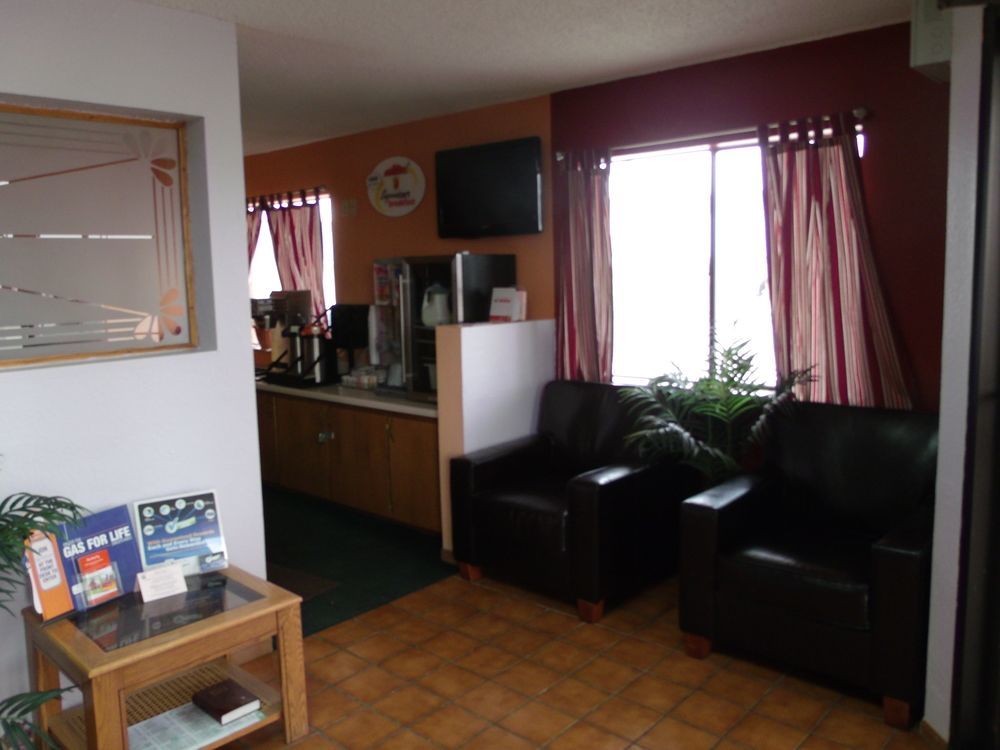 Budgetel Inn & Suites Butler Екстер'єр фото