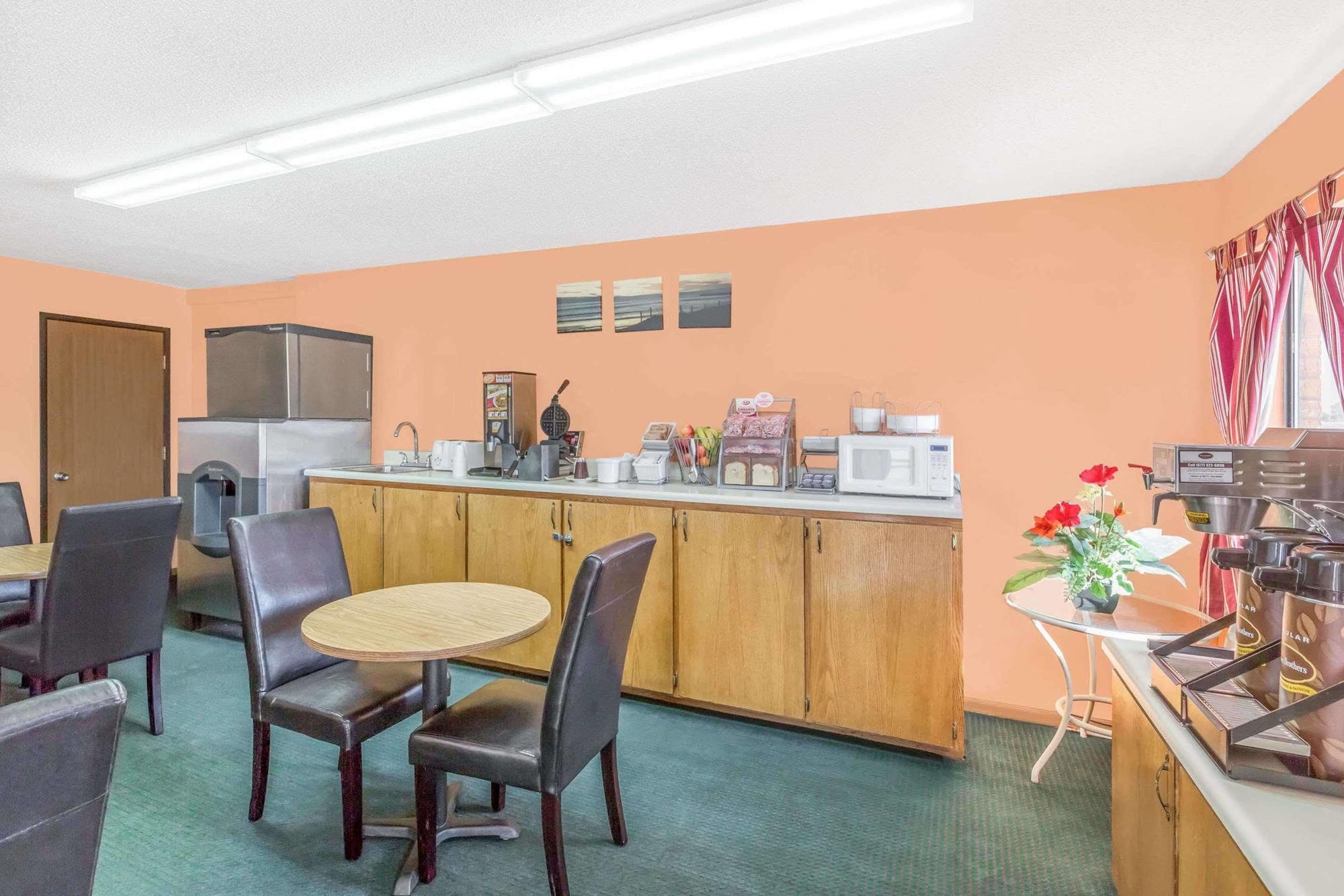 Budgetel Inn & Suites Butler Екстер'єр фото