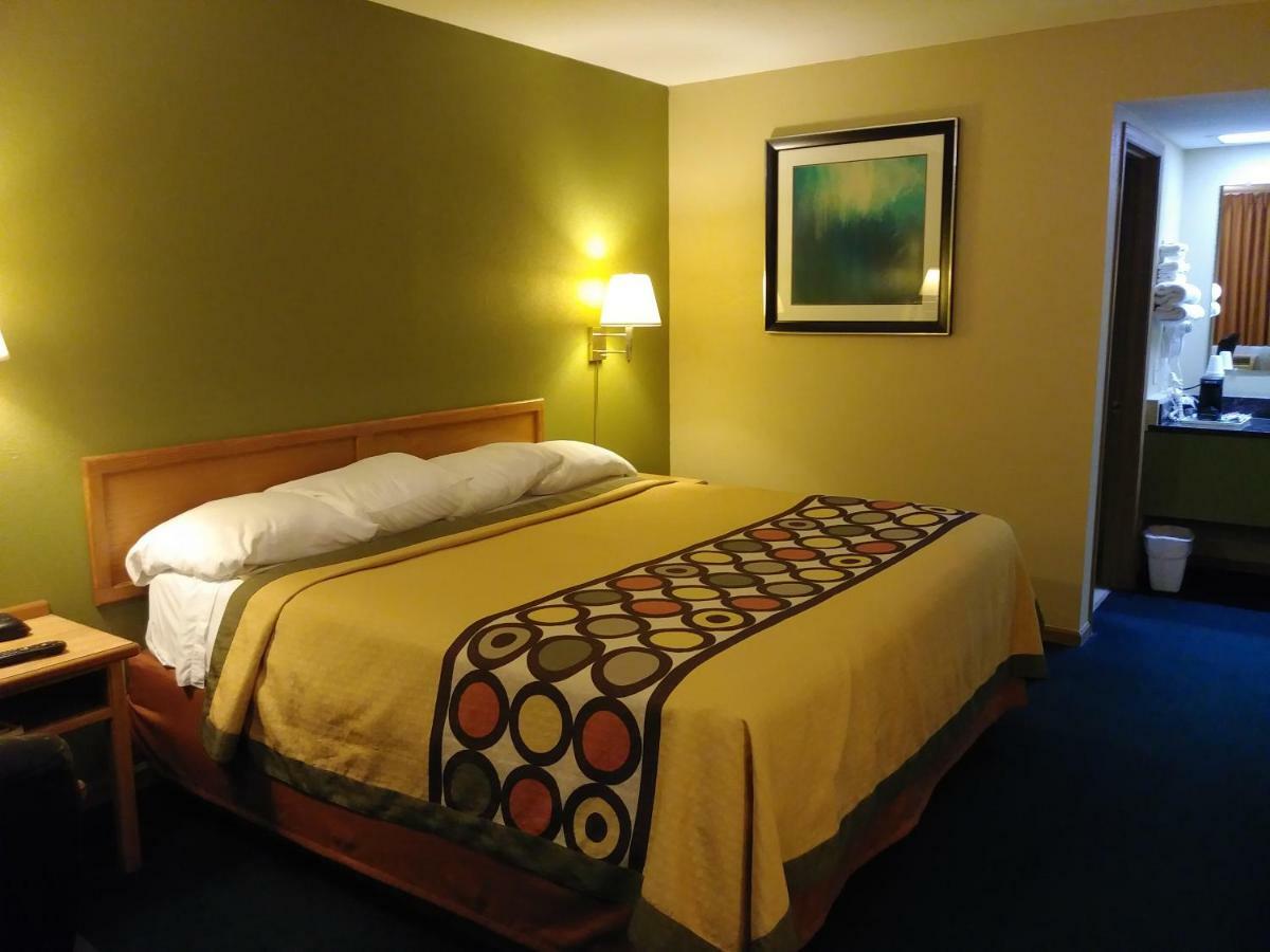 Budgetel Inn & Suites Butler Екстер'єр фото